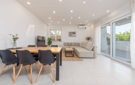 Appartamento vacanze per 6 persone con terrazza, Croatia, Novaglia, Pag
