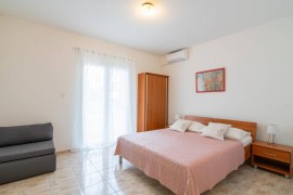 Monolocale per 3 persone con terrazza, Croatia, Mandre, Pag