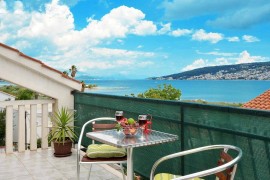 Klepo 1 apartment with sea view, 150m from a beach, Croatia, Traù, Regione spalatino-dalmata