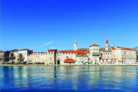 Questo appartamento spazioso e praticamente arredato si trova al 1° piano di un condominio., Croatia, Traù, Ciovo