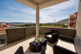 Villa Venera - 3-bdr apt with private heated pool, Croatia, Traù, Regione spalatino-dalmata