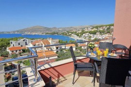 Lovely apt with 85 sqm pool, just 100m from beach, 2km from Trogir Old Town, Croatia, Okrug Gornji, Ciovo
