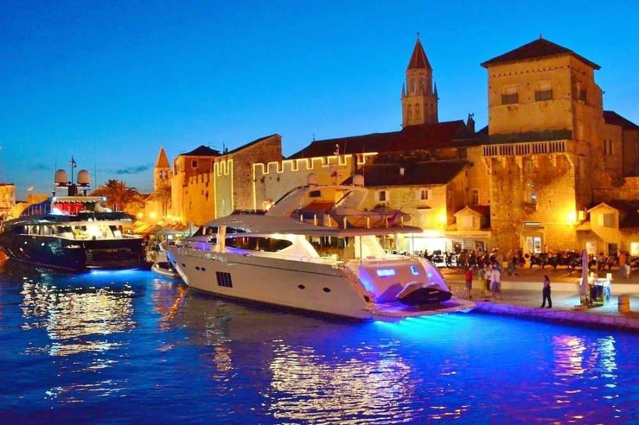 Lovely apt with 85 sqm pool, just 100m from beach, 2km from Trogir Old Town, Croatia, Okrug Gornji, Ciovo