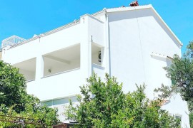 Trogir esclusivamente in posizione centrale, recentemente ristrutturato su due piani di 180mq, Croatia, Traù, Regione spalatino-dalmata