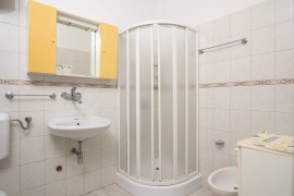 A1-apt w shared pool & balcony,next to the beach, Croatia, Traù, Ciovo