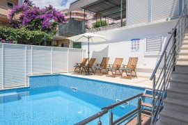 A1-apt w shared pool & balcony,next to the beach, Croatia, Traù, Ciovo