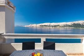 Un bellissimo appartamento situato direttamente sul mare, Croatia, Baška, Krk (Croazia)