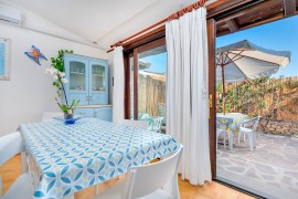 'San Teodoro Casa Vacanze A' con Wi-Fi, A/C & Terrazza, Italy, San Teodoro, Olbia-Tempio