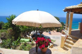 Villa Takis sulla spiaggia di Pelekas Piccola casa con giardino e vista mare, Corfù
