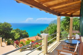 Villa Takis sulla spiaggia di Pelekas Piccola casa con giardino e vista mare, Greece, Corfù