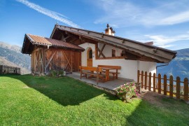 Appartamento 'Ausergrubhof Wohnung Naturns' con vista sulle montagne, giardino in comune e Wi-Fi