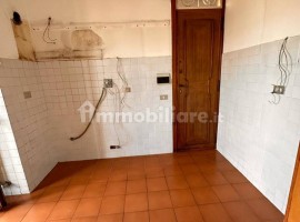 Vendita Appartamento Arezzo. Quarto piano, posto auto, con terrazza, riscaldamento centralizzato, ri, Italia, Arezzo