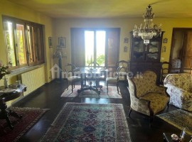 Vendita Terratetto unifamiliare Arezzo. Buono stato, posto auto, riscaldamento autonomo, 200 m², rif, Italia, Arezzo