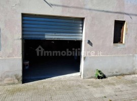 Vendita Appartamento Arezzo. Trilocale, Da ristrutturare, secondo piano, posto auto, riscaldamento a, Italy, Arezzo