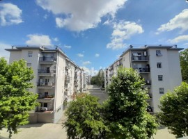 Vendita Appartamento Arezzo. Trilocale in largo 2 Giugno 37. Da ristrutturare, terzo piano, posto au, Italy, Arezzo