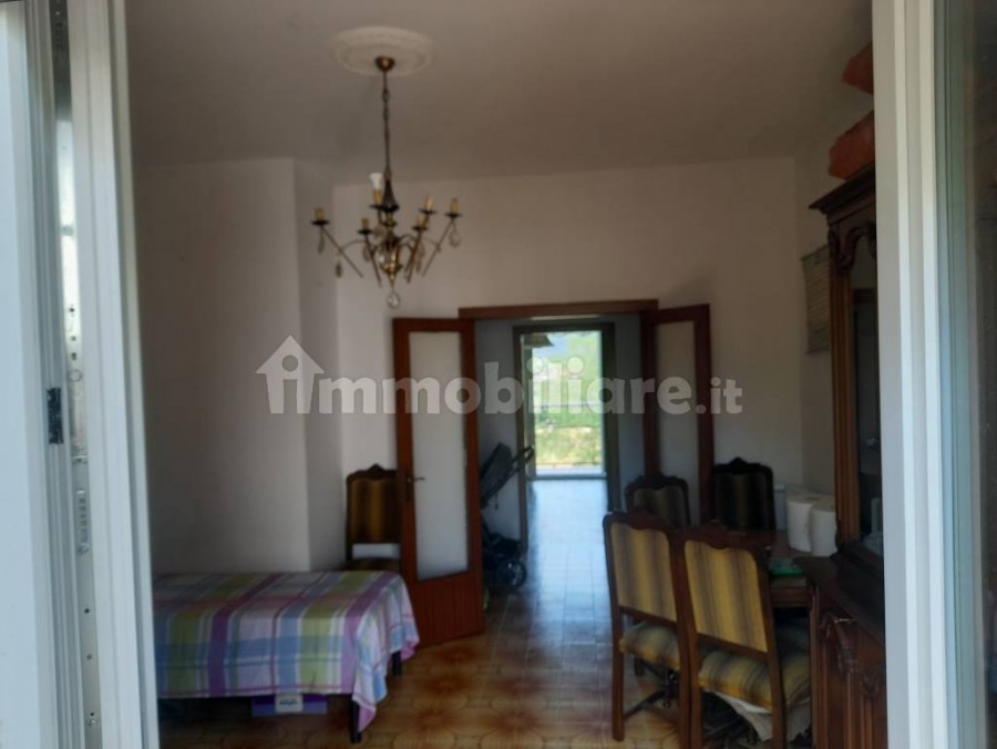 Vendita Appartamento Arezzo. Trilocale in largo 2 Giugno 37. Da ristrutturare, terzo piano, posto au, Italy, Arezzo