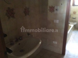 Vendita Appartamento in Località Battifolle San C.. Arezzo. Buono stato, primo piano, posto auto, co, Italy, Arezzo