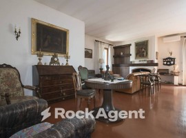 Vendita Villa unifamiliare in via Empolese, 13O Scandicci. Ottimo stato, posto auto, con terrazza, r, Italia, Scandicci