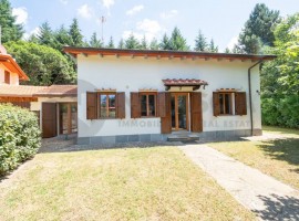 Vendita Villa unifamiliare in Località Castelnuovo Rufina. Ottimo stato, posto auto, riscaldamento a, Italia, Rufina