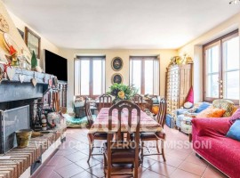 Vendita Villa a schiera in via delle Cantine 80 Calenzano. Buono stato, posto auto, riscaldamento au, Italia, Calenzano