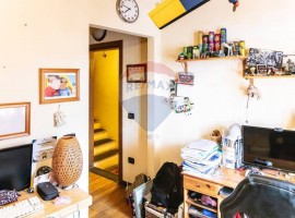 Vendita Appartamento Signa. Trilocale in via Del Vecchio Ponte 1. Buono stato, su più livelli, risca, Italy, Signa