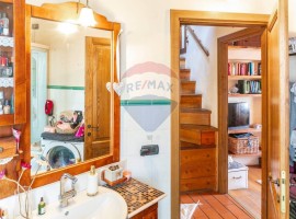 Vendita Appartamento Signa. Trilocale in via Del Vecchio Ponte 1. Buono stato, su più livelli, risca, Italy, Signa