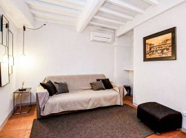 Vendita Appartamento Firenze. Trilocale in Ponte Vecchio. Buono stato, primo piano, riscaldamento au, Italia, Firenze