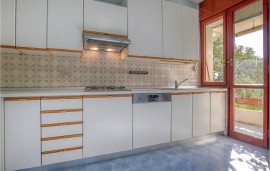 Affitto con vista sull'acqua con AC, cucina e Internet - 1 km dalla spiaggia Affitto con vista sull', Italia, %Text 1%