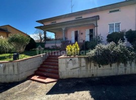 Vendita Villa unifamiliare in Località Frassineto Arezzo. Buono stato, posto auto, con balcone, risc, Italia, Arezzo