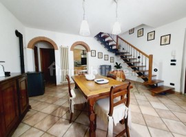 Vendita Casa colonica in Località Frassineto 84 Arezzo. Buono stato, posto auto, 283 m², rif. 104101, Italia, Arezzo