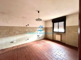 Vendita Appartamento in Località Battifolle la Cinguetta. Arezzo. Da ristrutturare, primo piano, pos, Italia, Arezzo