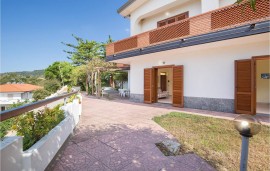 Appartamento con terrazza sul mare e parcheggio Appartamento con terrazza sul mare e parcheggio, Italia, Santa Maria Vibo Valentia, Provincia Di Vibo Valen