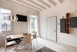 Elegant Apt W/ Parking &1 min walk from Tram stop!, Italia, Padova, Provincia Di Padova