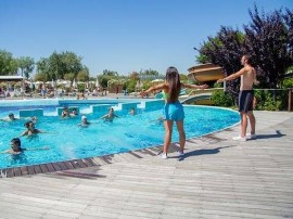 Roulette per 6 persone con piscina per bambini, Italia, Lido di Spina, Lago di Spina