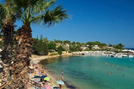 Accogliente appartamento con giardino e vista mare a 350 metri dalla spiaggia, Italia, Fontane Bianche, Cassibile