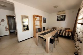 Schöne Gemütliche Fewo mit Meerblick, Terrasse und Carport in Strandnähe, Montenegro, Bar