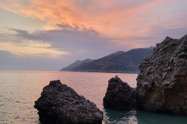 Schöne Gemütliche Fewo mit Meerblick, Terrasse und Carport in Strandnähe, Montenegro, Bar