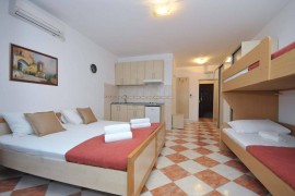 Charmante Wohnung in Centar mit französischem Balkon, Montenegro, Budva