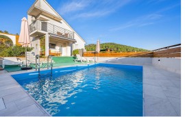 Casa vacanza per 8 persone con terrazza, Croatia, Bilice, Šibenik-Knin