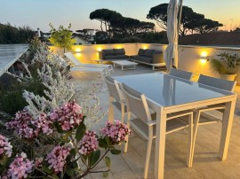 Appartamento 'Fregene Tiny House Close To The Sea' con terrazza privata, Wi-Fi e aria condizionata, Italia, Fregene, Provincia di Roma