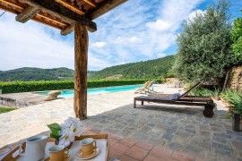 Elegante appartamento per 18 ospiti con Wifi, piscina, patio, animali ammessi e parcheggio, Italia, Cortemilia, Langhe
