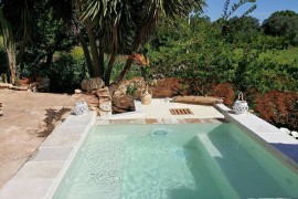 Trullo Madia With Shared Jacuzzi for a memorable stay in nature and relax, Italy, Salento