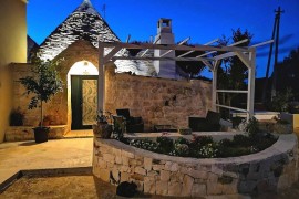 Trullo Madia With Shared Jacuzzi for a memorable stay in nature and relax, Italy, Salento